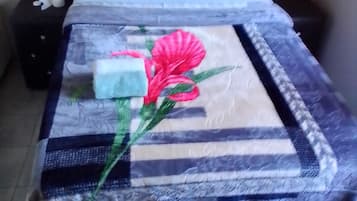 9 chambres, fer et planche Ă repasser, Wi-Fi, draps fournis