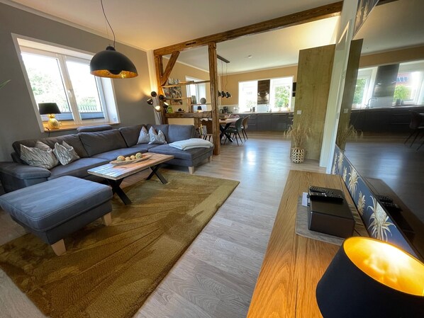 TV, books - Ferienwohnung an der Silbertalsperre (Dresden)