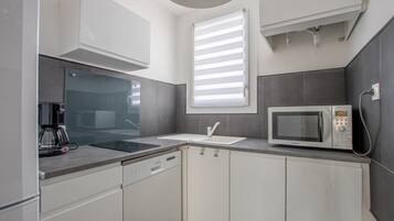 Kühlschrank, Mikrowelle, Geschirrspüler