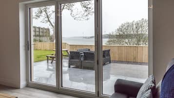 House (3 Bedrooms) | Pemandangan dari bilik