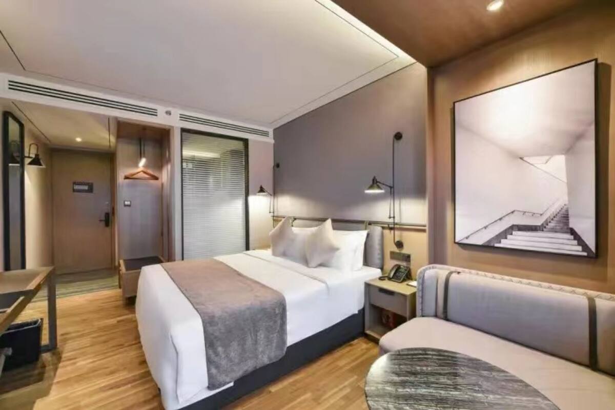 Chambre classique double | Coffre-fort, rideaux d’obscurcissement, fer et planche à repasser