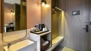 Bathroom - Jia Long Hotel (Beijing)