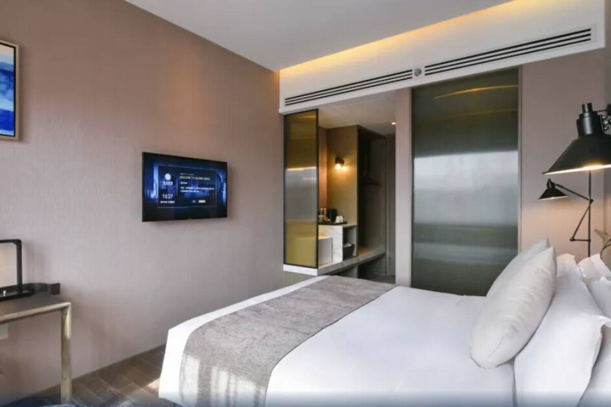 Chambre Affaires double | Coffre-fort, rideaux d’obscurcissement, fer et planche à repasser
