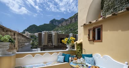 AMORE RENTALS - Barbera House B with Private Terrace and Air Conditioning