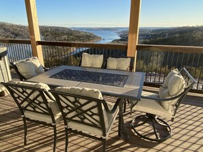 Outdoor dining - Beautiful Lake Views, Indoor and Outdoor Pool, Private Hot Tub, and Game Room! (Branson)