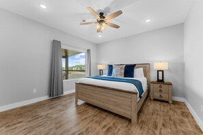 10 bedrooms, iron/ironing board, travel cot, free WiFi - Beautiful Lake Views, Indoor and Outdoor Pool, Private Hot Tub, and Game Room! (Branson)