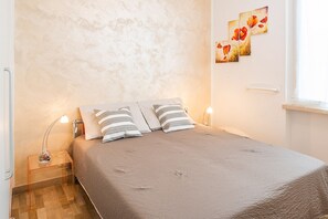 1 dormitorio, tabla de planchar con plancha, wifi gratis y ropa de cama