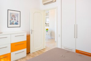 1 slaapkamer, een strijkplank/strijkijzer, gratis wifi, beddengoed