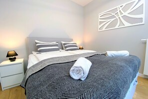 Departamento Premium, 1 habitación, balcón, vista al jardín | 1 habitación, decoración personalizada y muebles diferentes