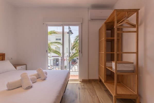 3 bedrooms, iron/ironing board, free WiFi