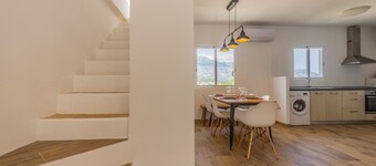 Wonderful Views Terrace 3BR Cottage - BBQ - AC