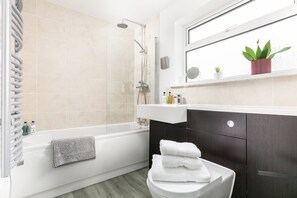 Ferienhaus | Badezimmer | Handtücher, Shampoo