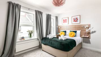 House | 2 bedrooms, Egyptian cotton sheets, premium bedding, iron/ironing board