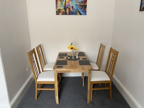 Apartment, 1 King Bed | Private kitchen
