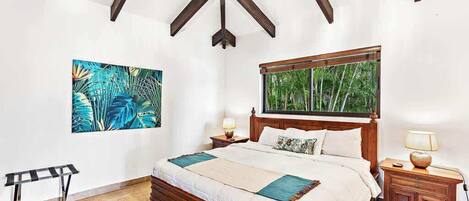 3 soverom, safe på rommet, skrivebord og strykejern/-brett