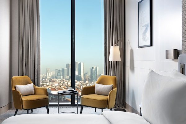 Premier City View King | Premium bedding, Tempur-Pedic beds, minibar, in-room safe
