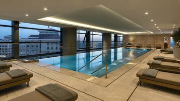 Indoor pool, sun loungers