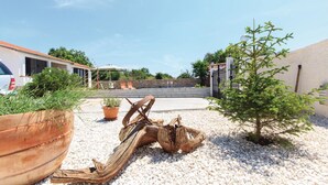 House | Exterior - Awesome Home in Pula With Wifi and 3 Bedrooms (Pula)