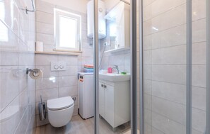 Apartment | Bathroom