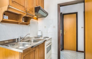 Apartment | Private kitchen | Fridge, oven, stovetop, cookware/dishes/utensils