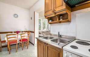 Apartment | Private kitchen | Fridge, oven, stovetop, cookware/dishes/utensils