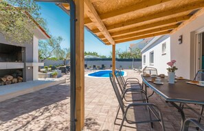 Outdoor pool - Stunning Home in Sikovo With 3 Bedrooms, Wifi and Outdoor Swimming Pool (Sveti Filip i Jakov)