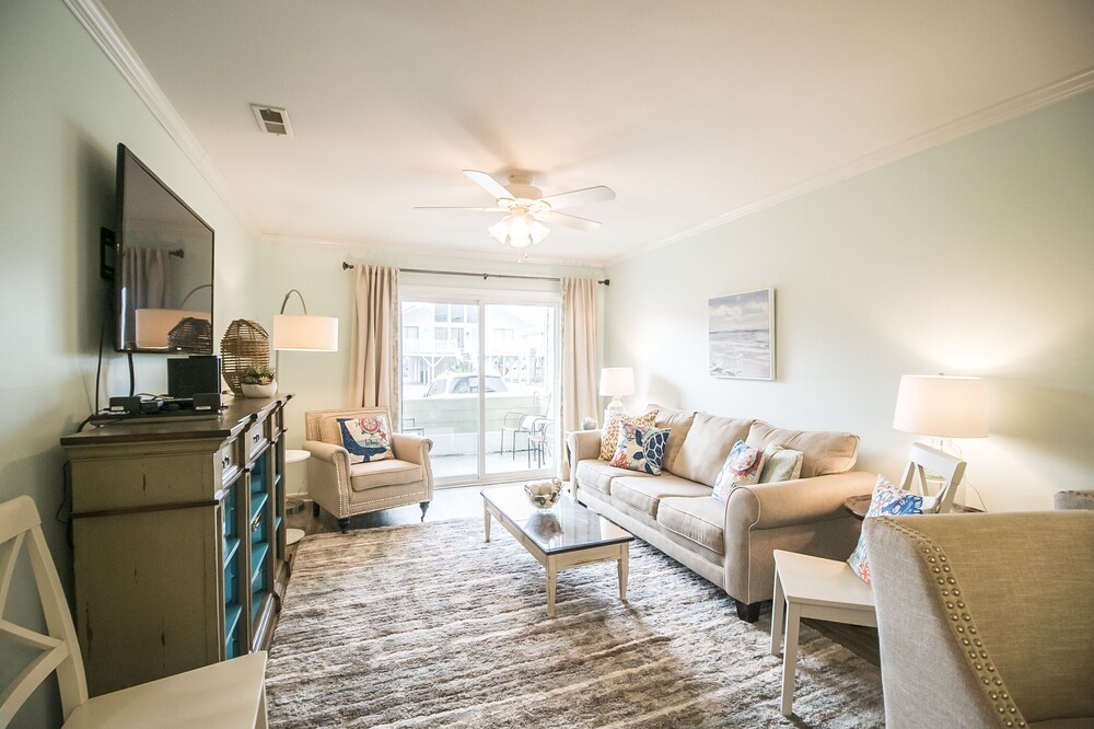 Recently Renovated, Across The Street From Beach + FREE DAILY ACTIVITIES!