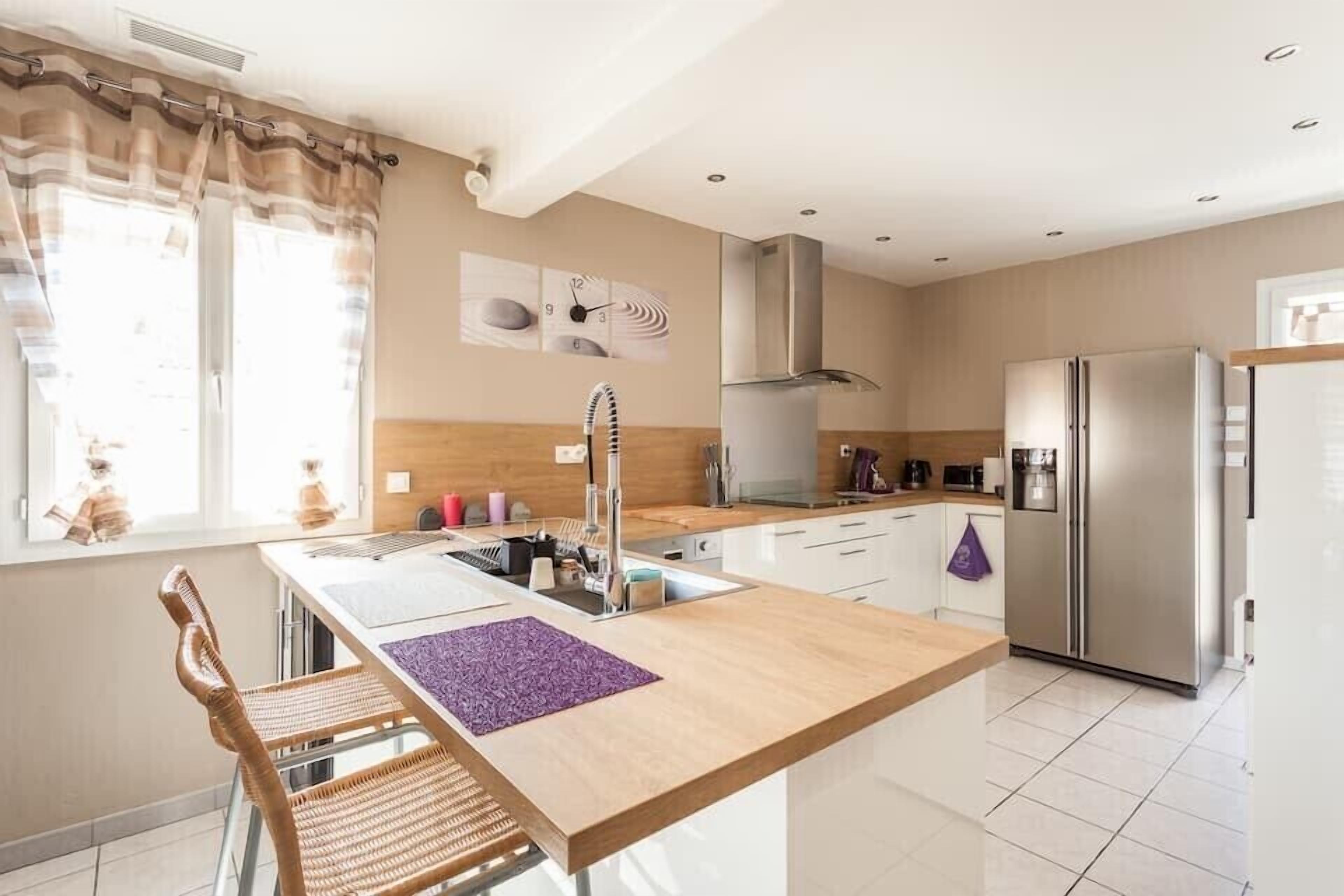 Providence 8 pers private Jacuzzi, private pool, 15 minutes from the sea