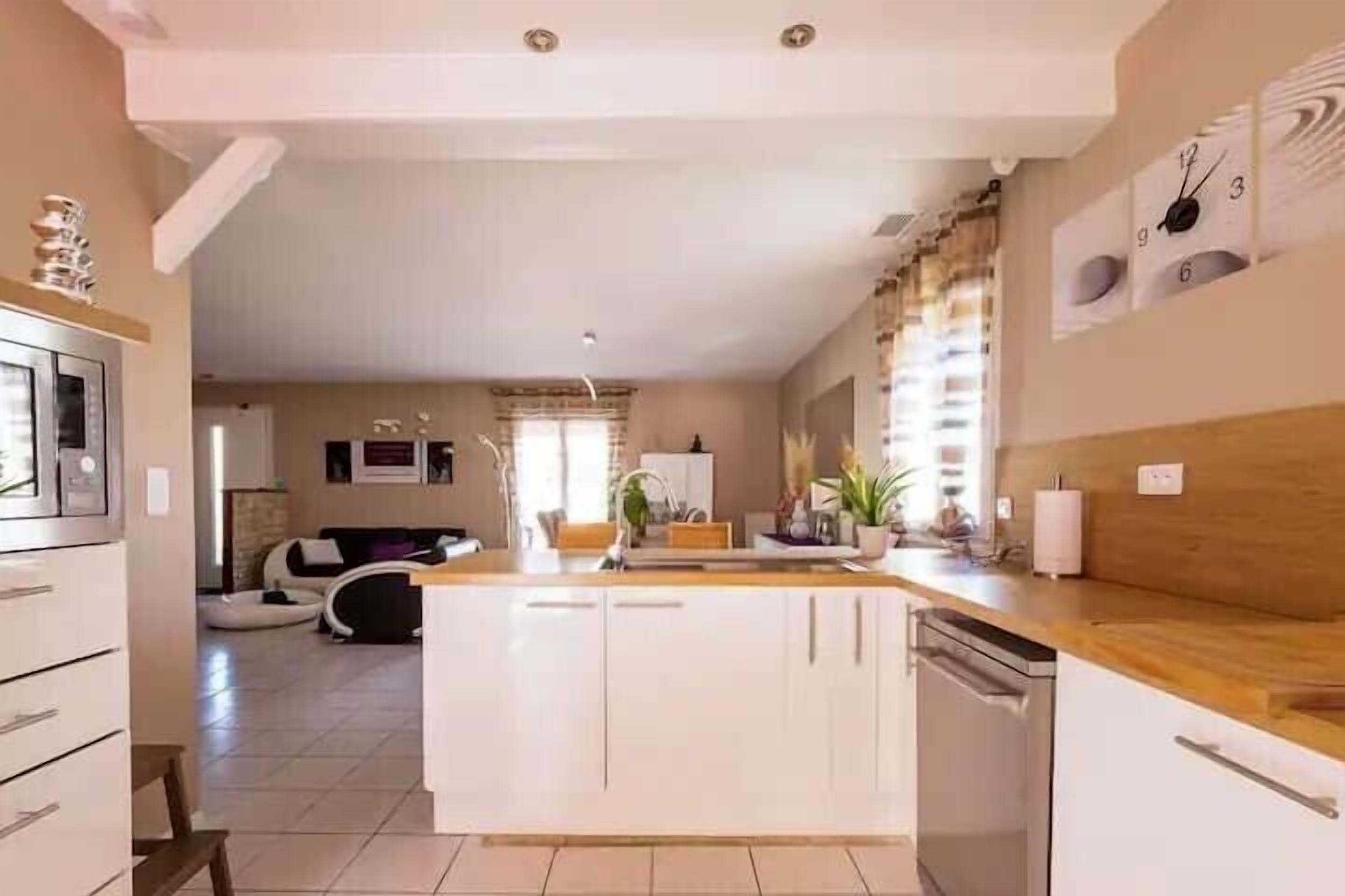 Providence 8 pers private Jacuzzi, private pool, 15 minutes from the sea