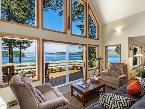 Waterfront w/ Seasonal Dock! (Rendezvous Retreat)