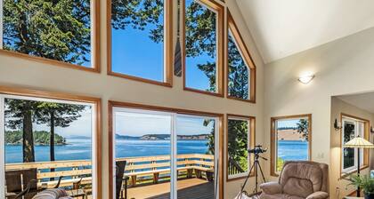 Waterfront w/ Seasonal Dock! (Rendezvous Retreat)