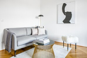 TV, stereo - Modern Traungasse Studio, walk to Metro U1 and Stadtpark, by Blueground (Vienna)
