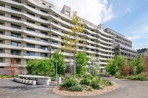 Exterior - Dreamy Landstraße 1BR w/ Large Balcony, walk to Metro U3, by Blueground (Vienna)