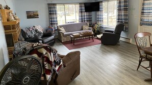 Unclassified image, 3 of 41, button - Romantic House on the Lake-Hot Tub Pet Friendly-kayaks-Fishing Boat. Sleeps 8 (Pleasant Lake)