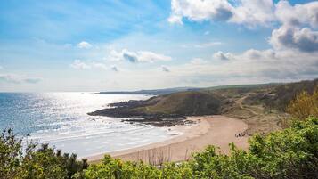Beach nearby, sun-loungers