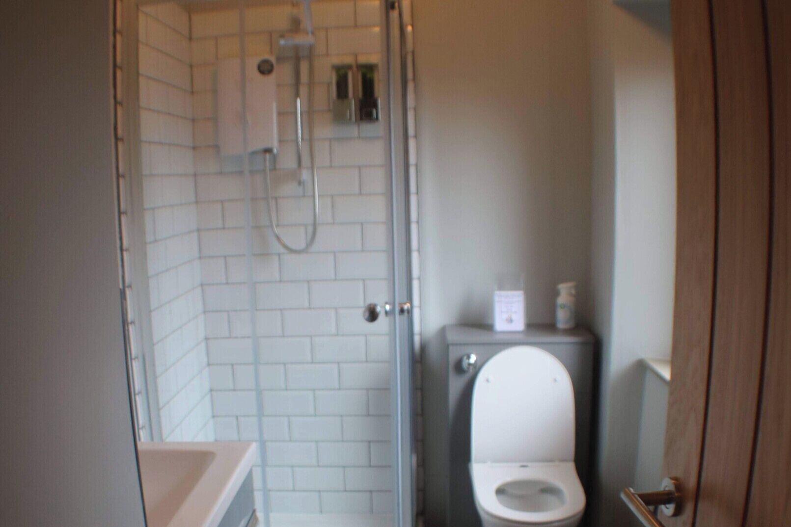 Apartment | Bathroom | Shower, hair dryer, towels