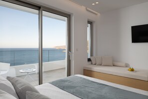 8 makuuhuonetta, tallelokero huoneessa, työpöytä, silitysrauta/-lauta