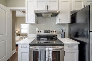 Frigorífic, microones, forn i placa de cuina 