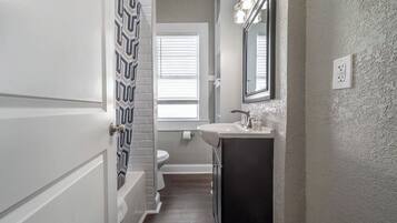 Vasca, asciugacapelli, asciugamani