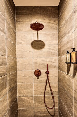 Standard Double or Twin Room | Bathroom shower - Chateau Artwine (Telavi)