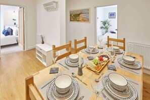 Dining - Host & Stay | Licence to Chill (Saltburn-by-the-Sea)