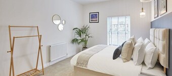 Host & Stay | Licence to Chill