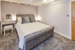 2 habitaciones, escritorio, tabla de planchar con plancha y wifi gratis 