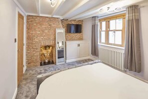 2 Schlafzimmer, Schreibtisch, Bügeleisen/Bügelbrett, kostenloses WLAN