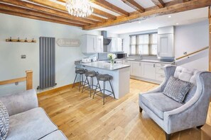 Televisión y oficina 