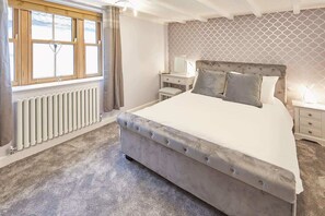 2 soverom, skrivebord, strykejern/-brett og wi-fi (inkludert)