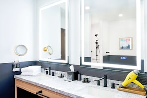 Shower, hair dryer, bathrobes, towels