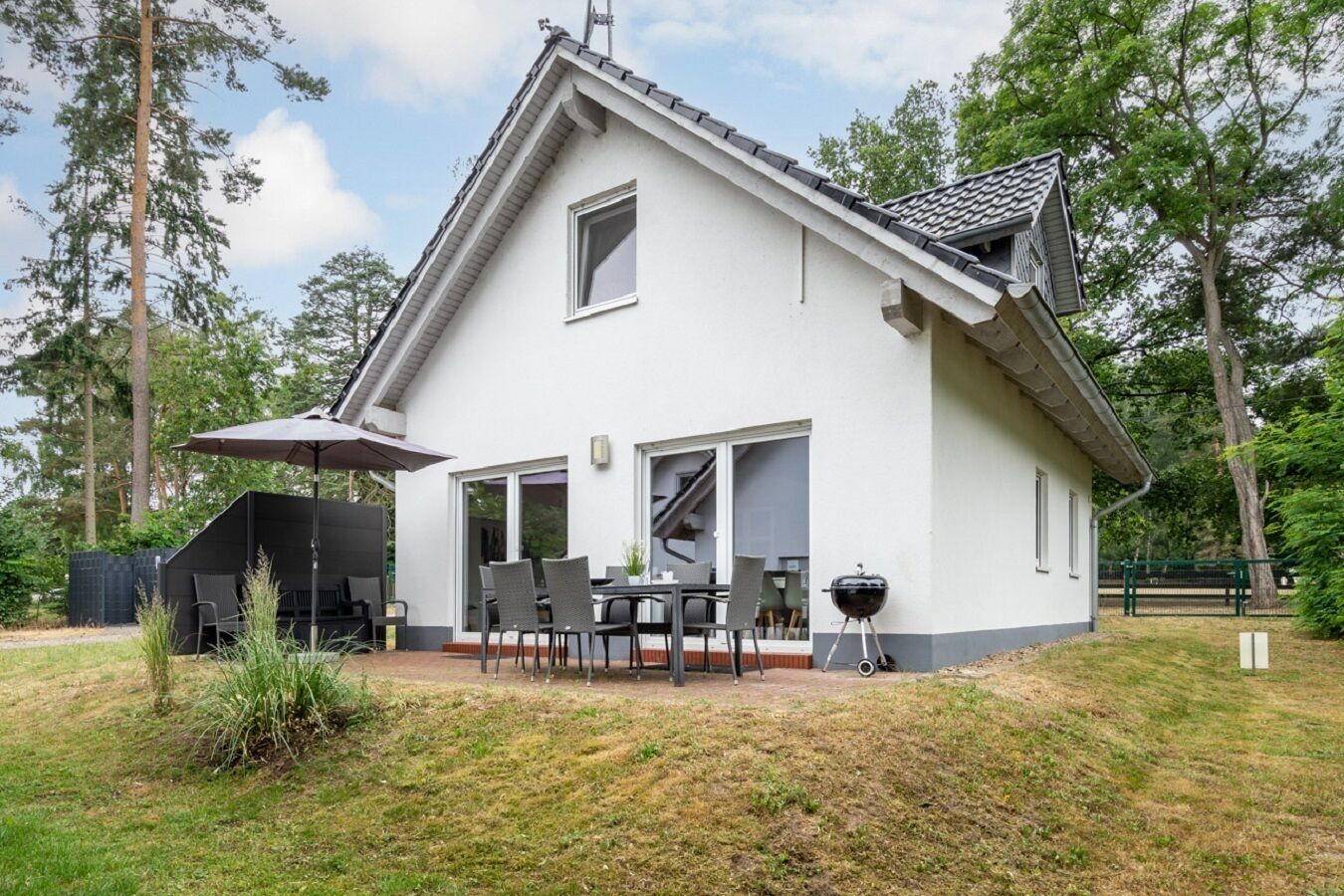 Alpaca holiday home with lake view, family-friendly, opposite the petting zoo