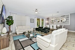 Smart TV, table tennis