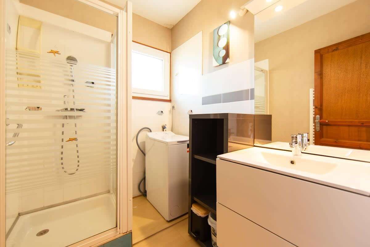 Douche, serviettes fournies